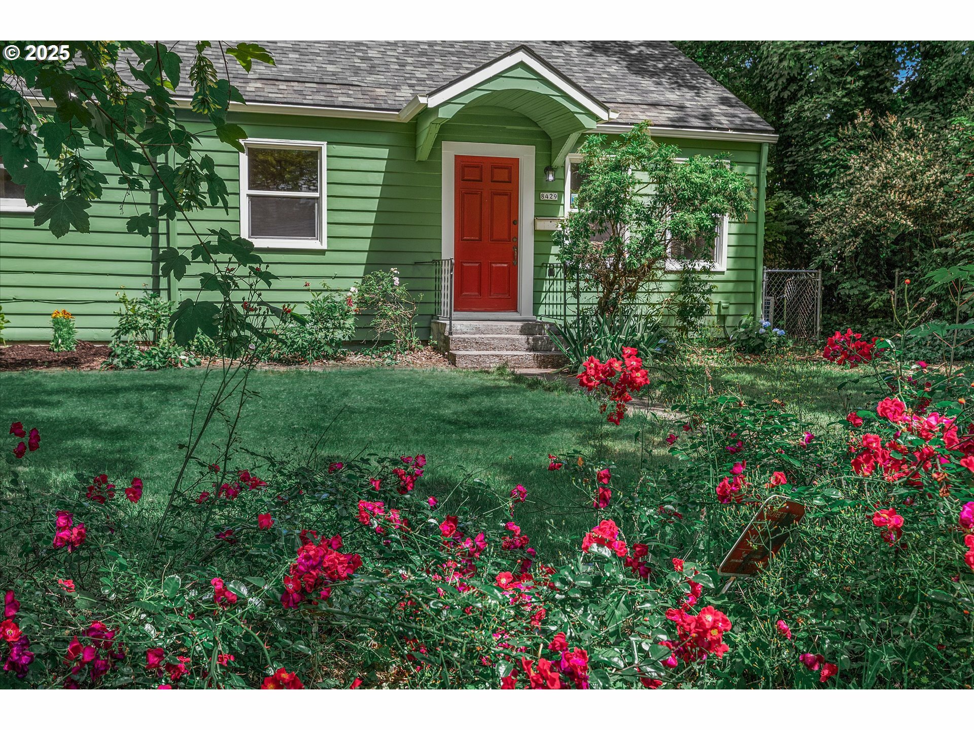 8429 SE Mill St  Portland OR 97216 photo