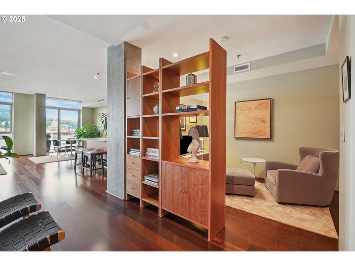 Property Photo:  1221 SW 10th Ave 1110  OR 97205