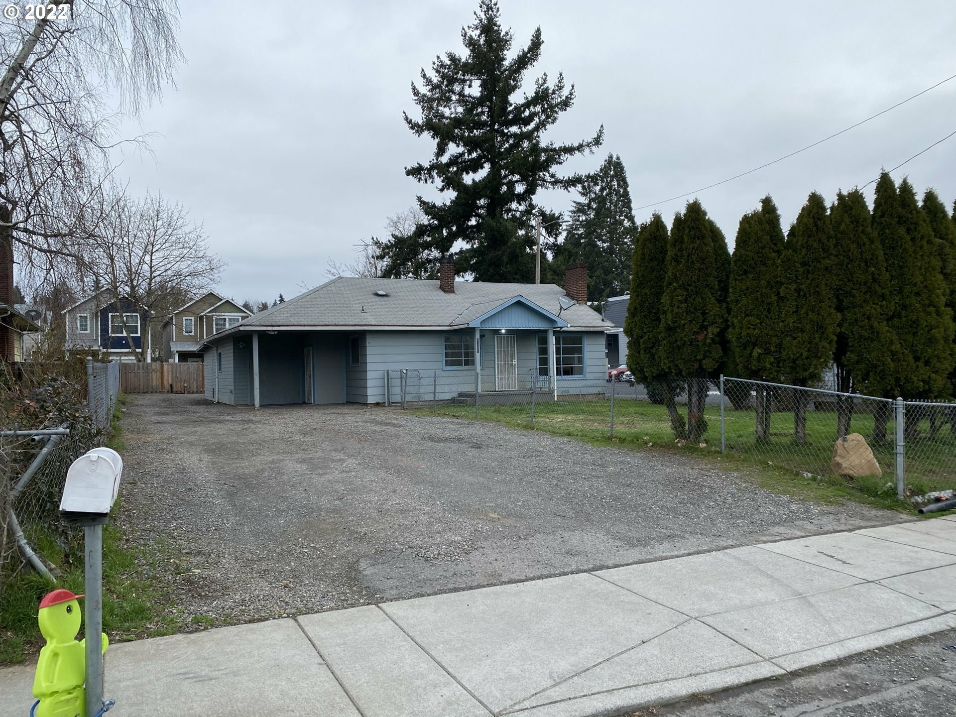 Property Photo: 15725 SE Stark St OR 97233