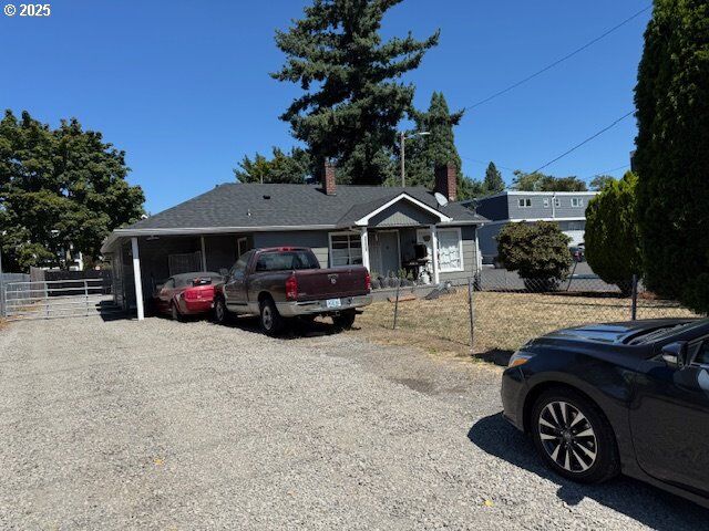 Property Photo:  15725 SE Stark St  OR 97233 