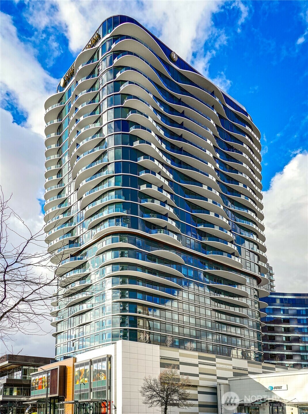 Property Photo: 838 Avenue Square NE 2602 WA 98004