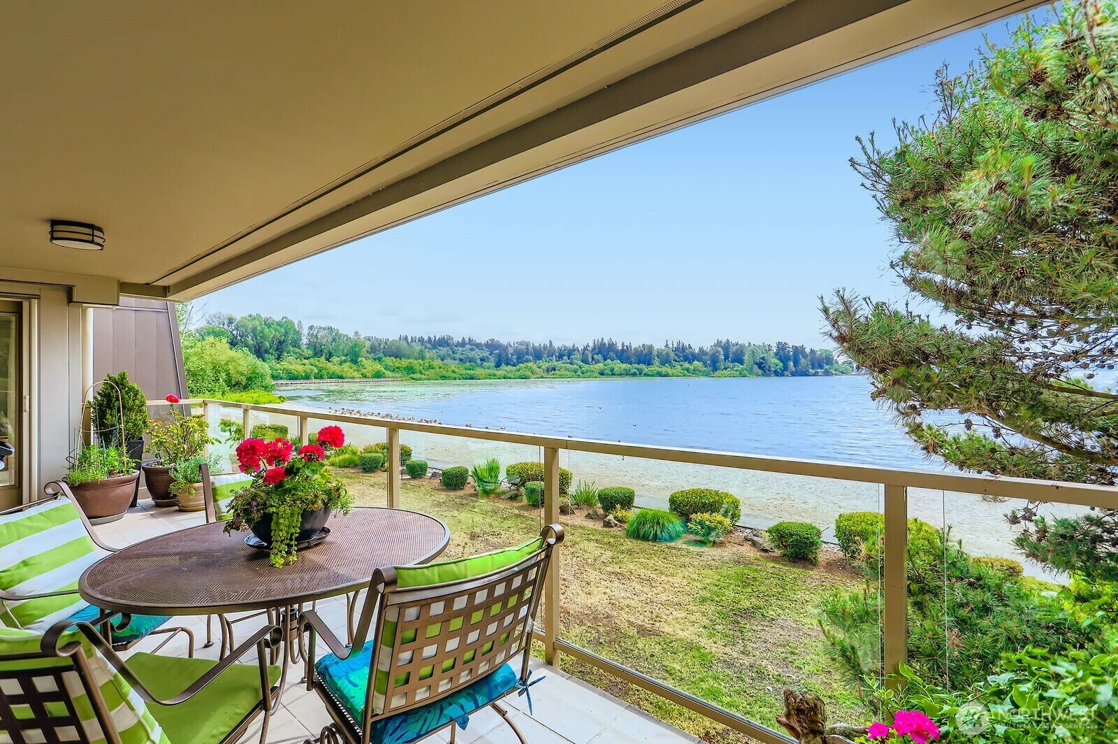 Property Photo: 9727 NE Juanita Drive 201 WA 98034
