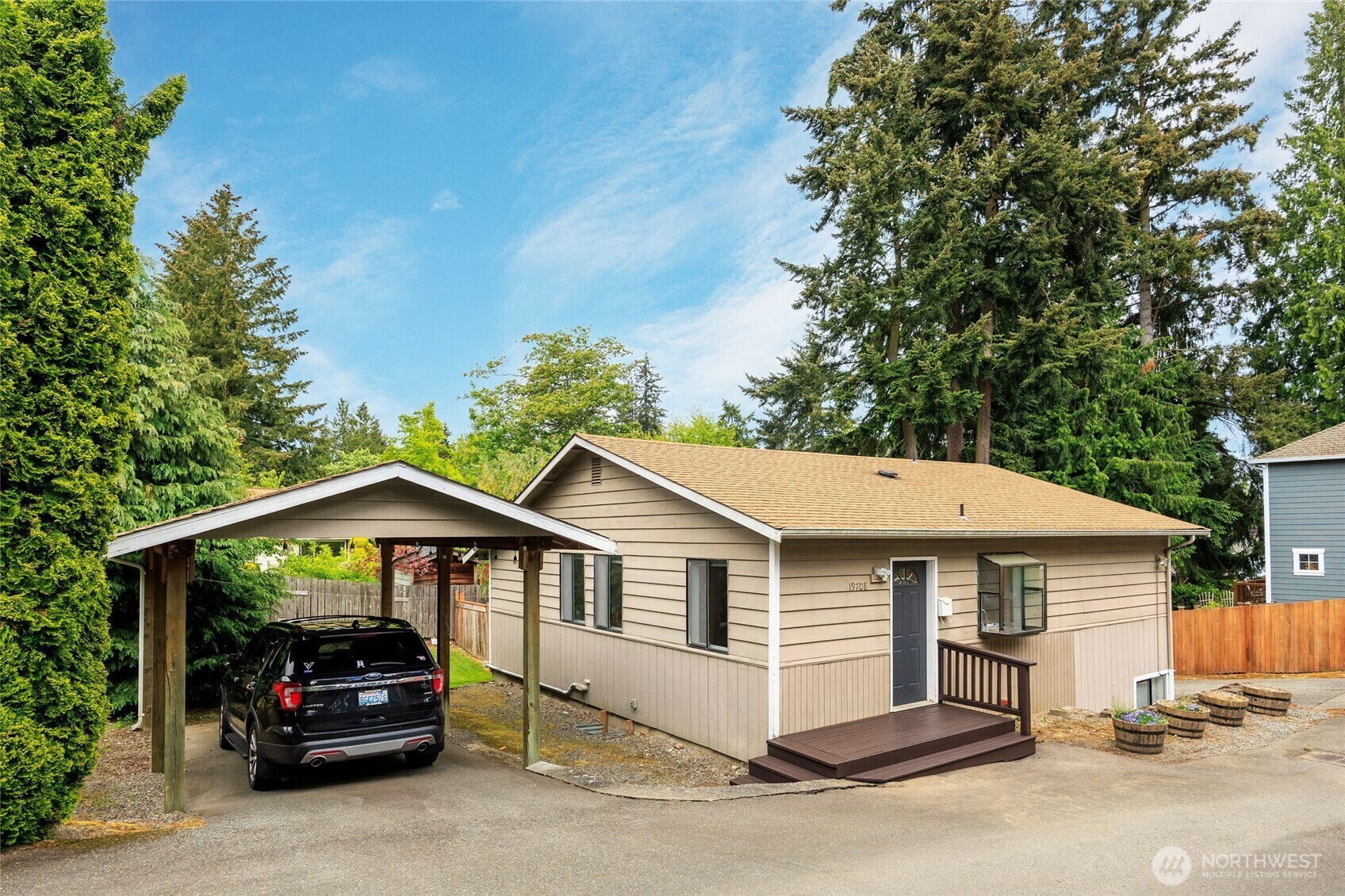 Property Photo: 19708 North Park Avenue N Upper WA 98133