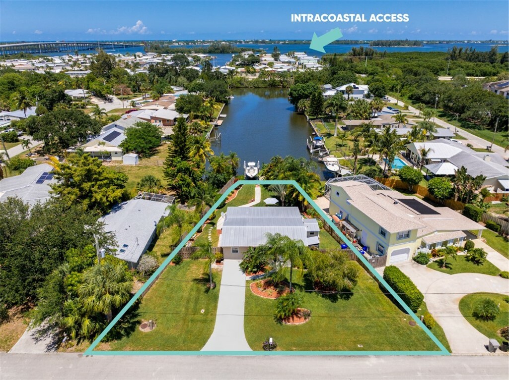 Property Photo: 1430 3rd Court FL 32960