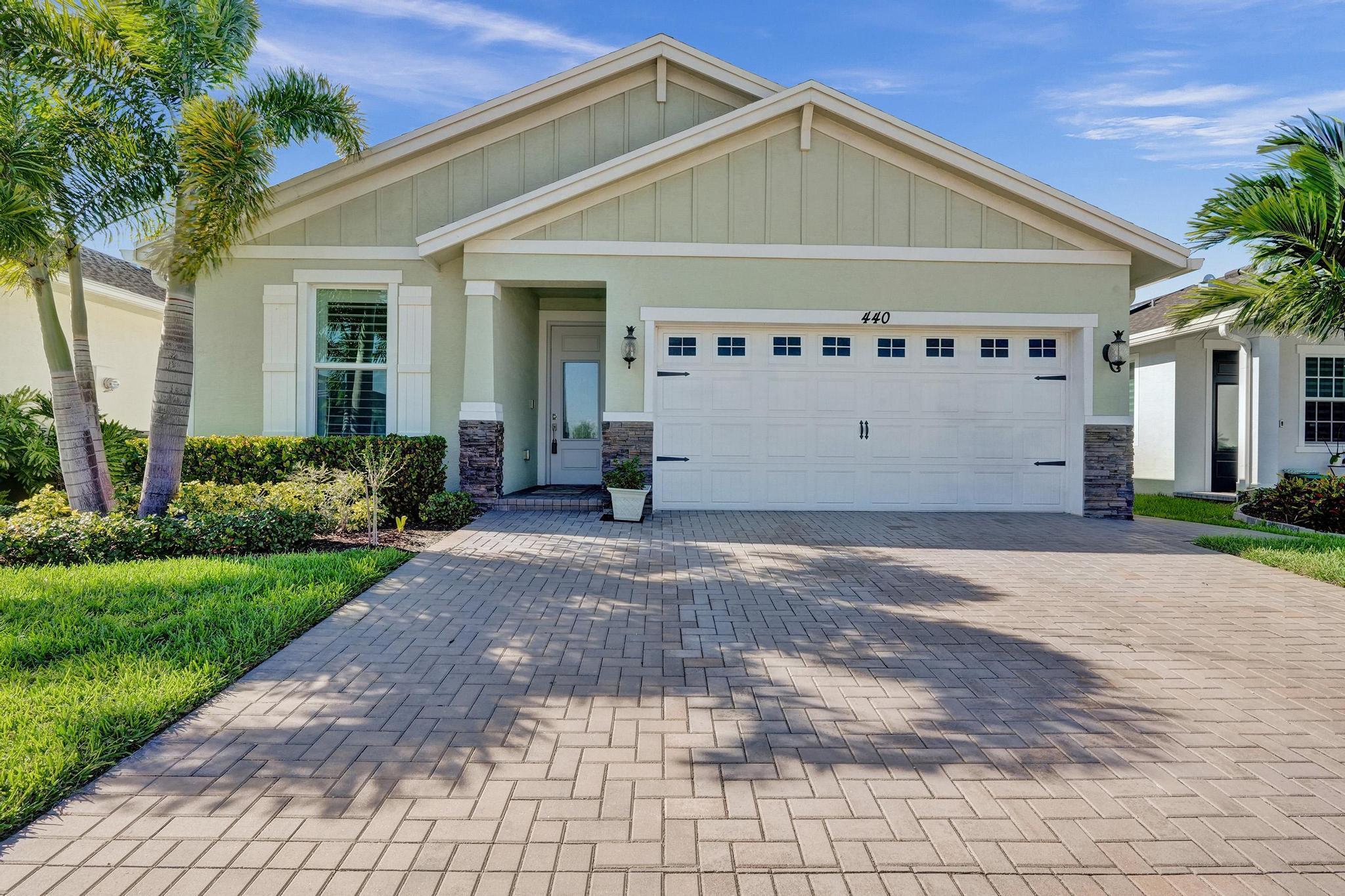 Property Photo: 440 SE Mulberry Way FL 34984