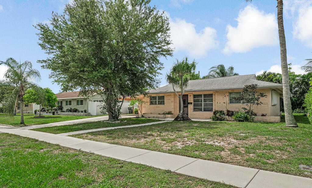 Property Photo: 4840 Pineaire Lane FL 33417