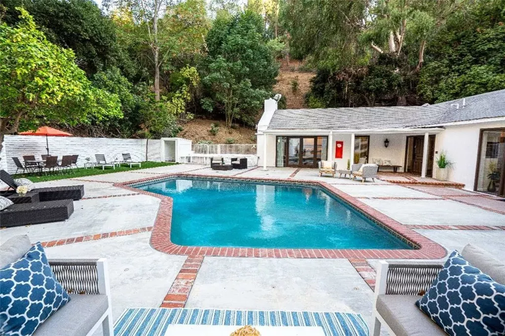 Property Photo:  3183 N Laurel Canyon Blvd  CA 91604 