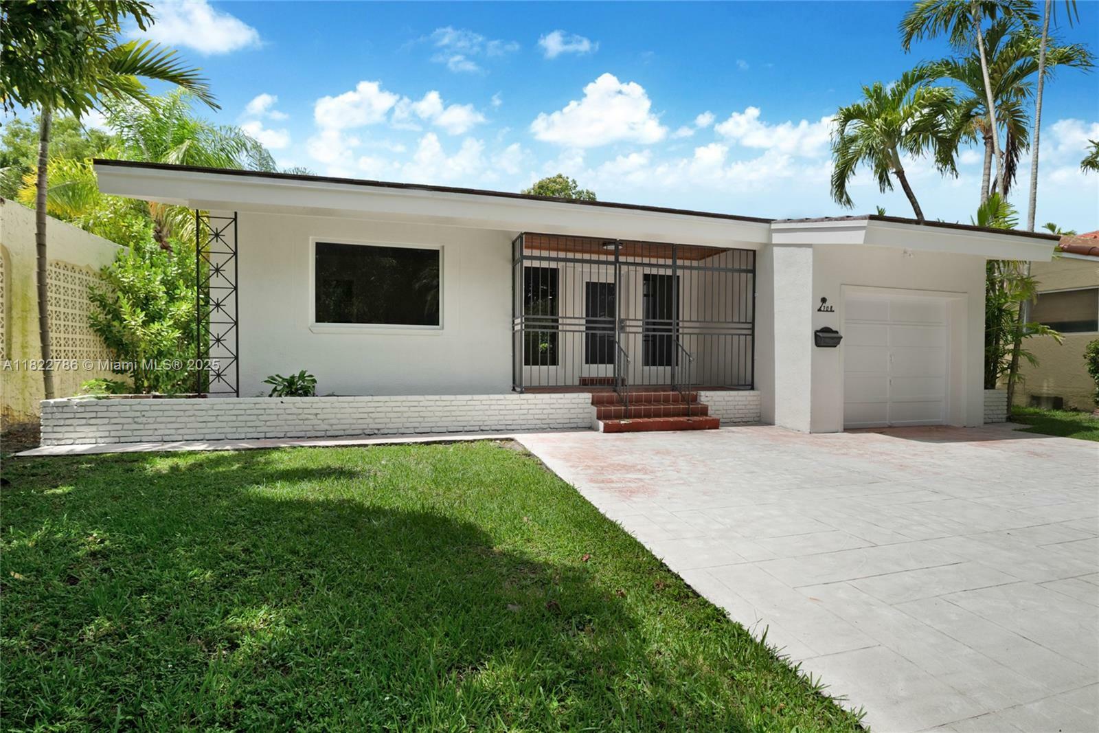 Property Photo: 708 Navarre Ave FL 33134