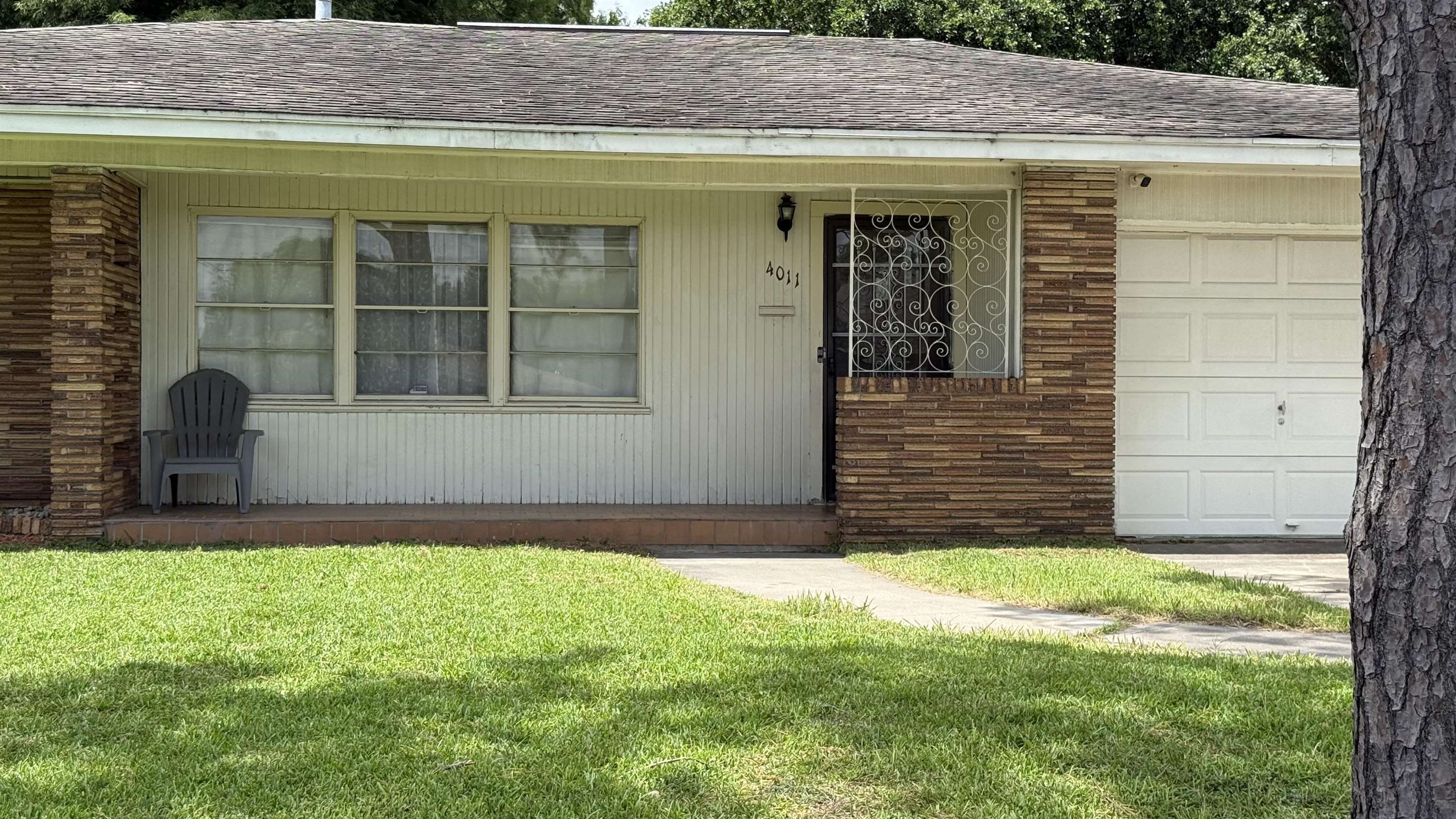 Property Photo: 4011 Everglades TX 77642