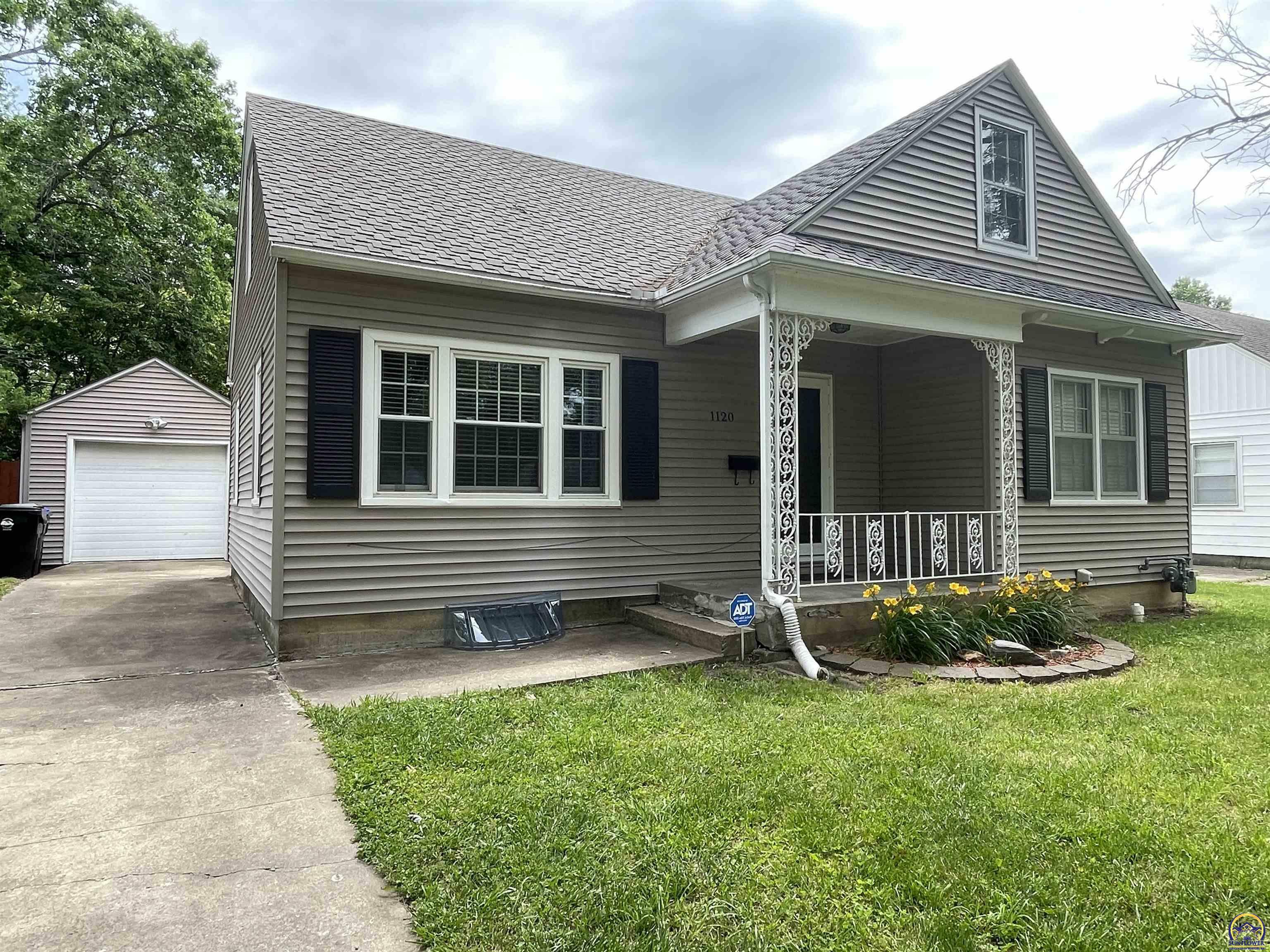 Property Photo: 1120 SW Collins Ave KS 66604