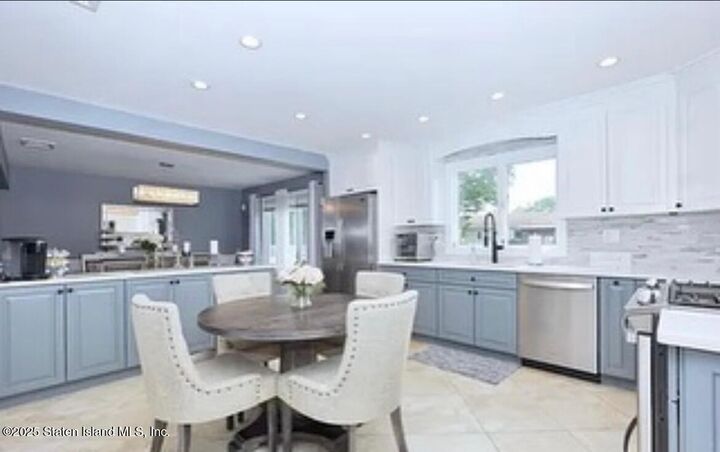 Property Photo:  169 Crown Avenue  NY 10312 