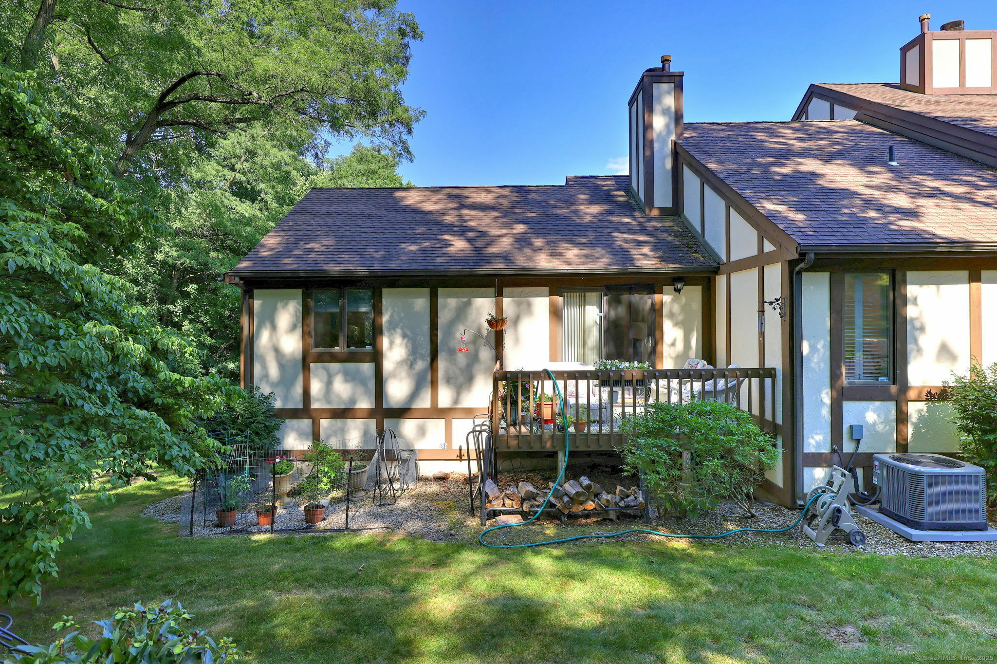 Property Photo:  690 Forest Road 394  CT 06516 
