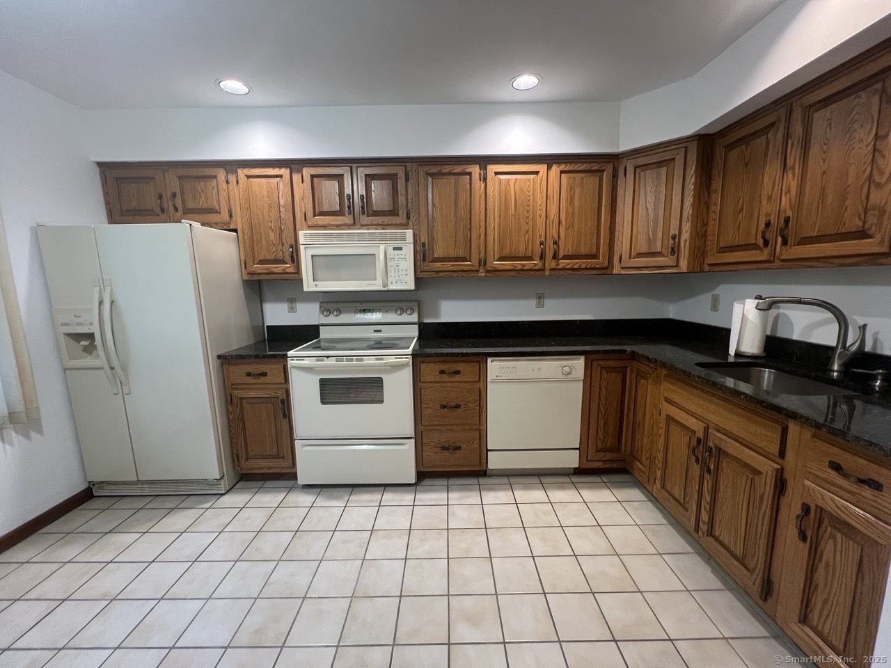 Property Photo: 27 Rolling Ridge Road 27 CT 06468