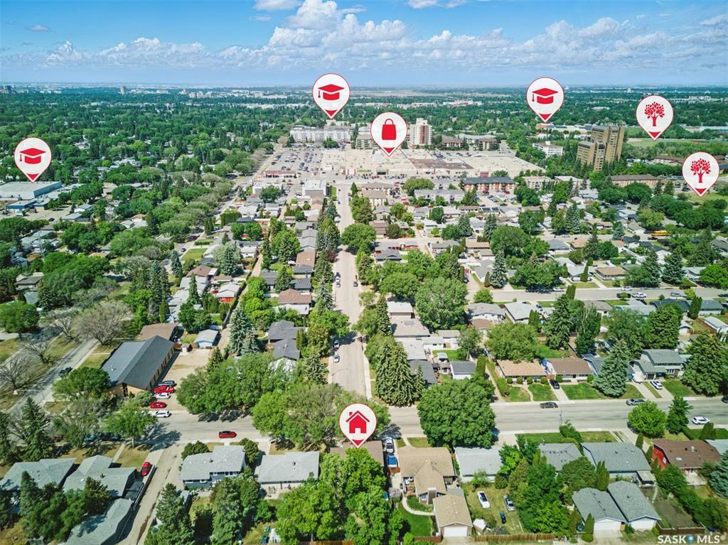 Property Photo: 118 East Drive SK S7J 2X5