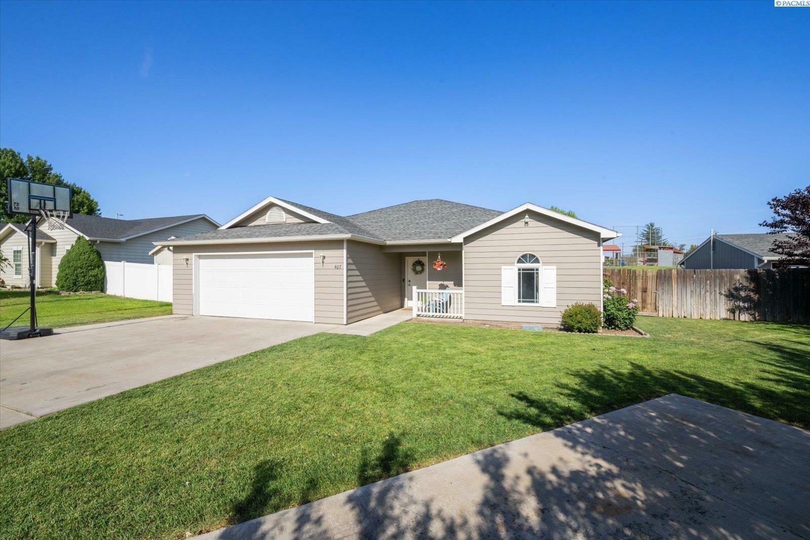 Property Photo: 407 Westridge Dr WA 98930