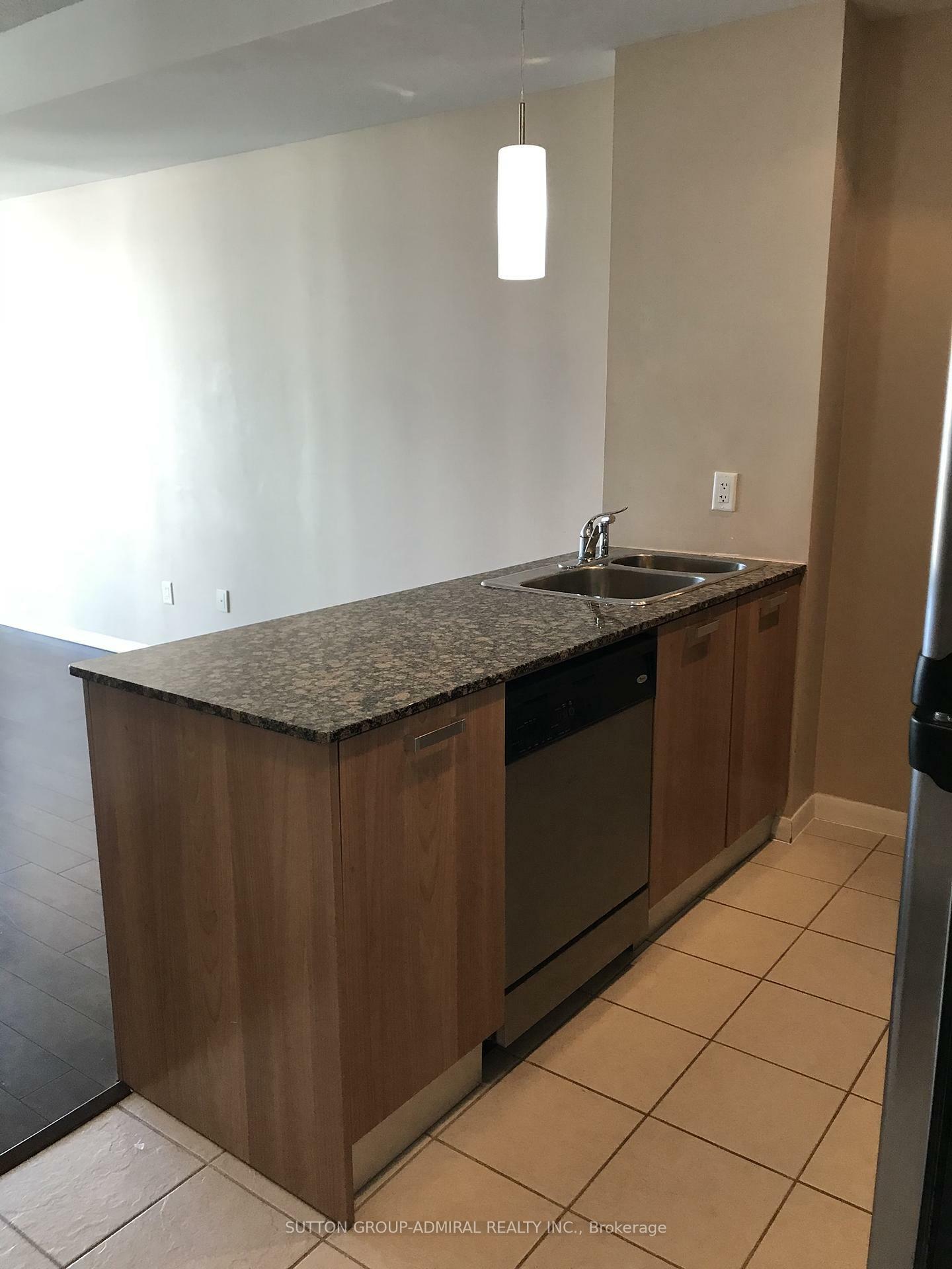Property Photo: 37 Grosvenor Street 2404 ON M4Y 3G5