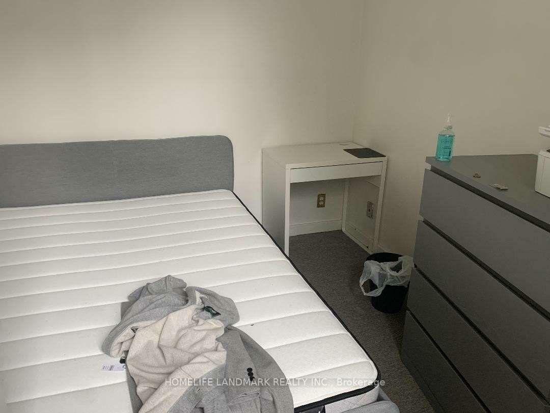 Property Photo: 220 Gerrard Street E 3 ON M5A 2E6