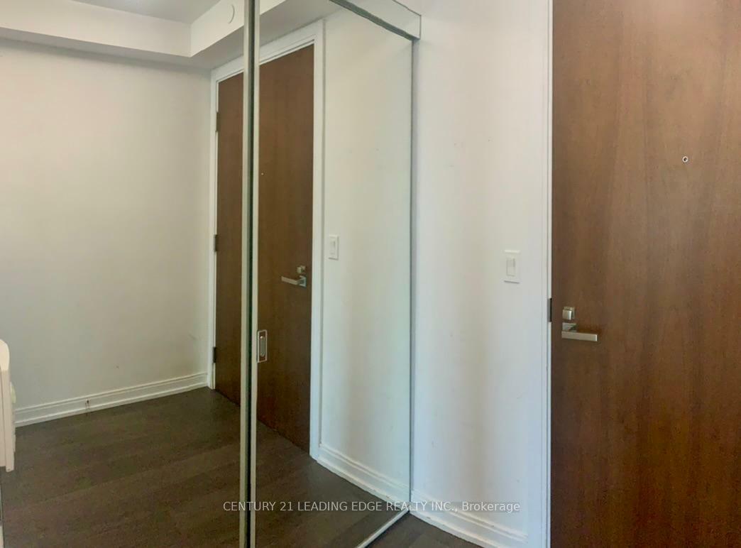 Property Photo: 255 Village Green Square 509 ON M1S 0L7