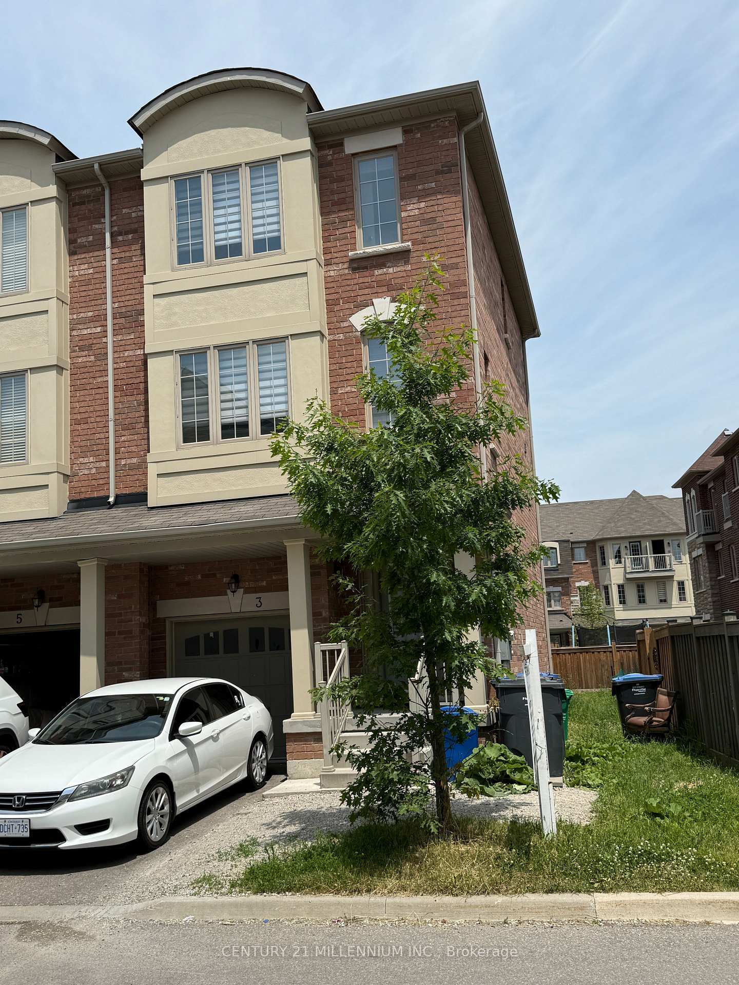 3 Hobart Gardens  Brampton ON L6X 0J1 photo