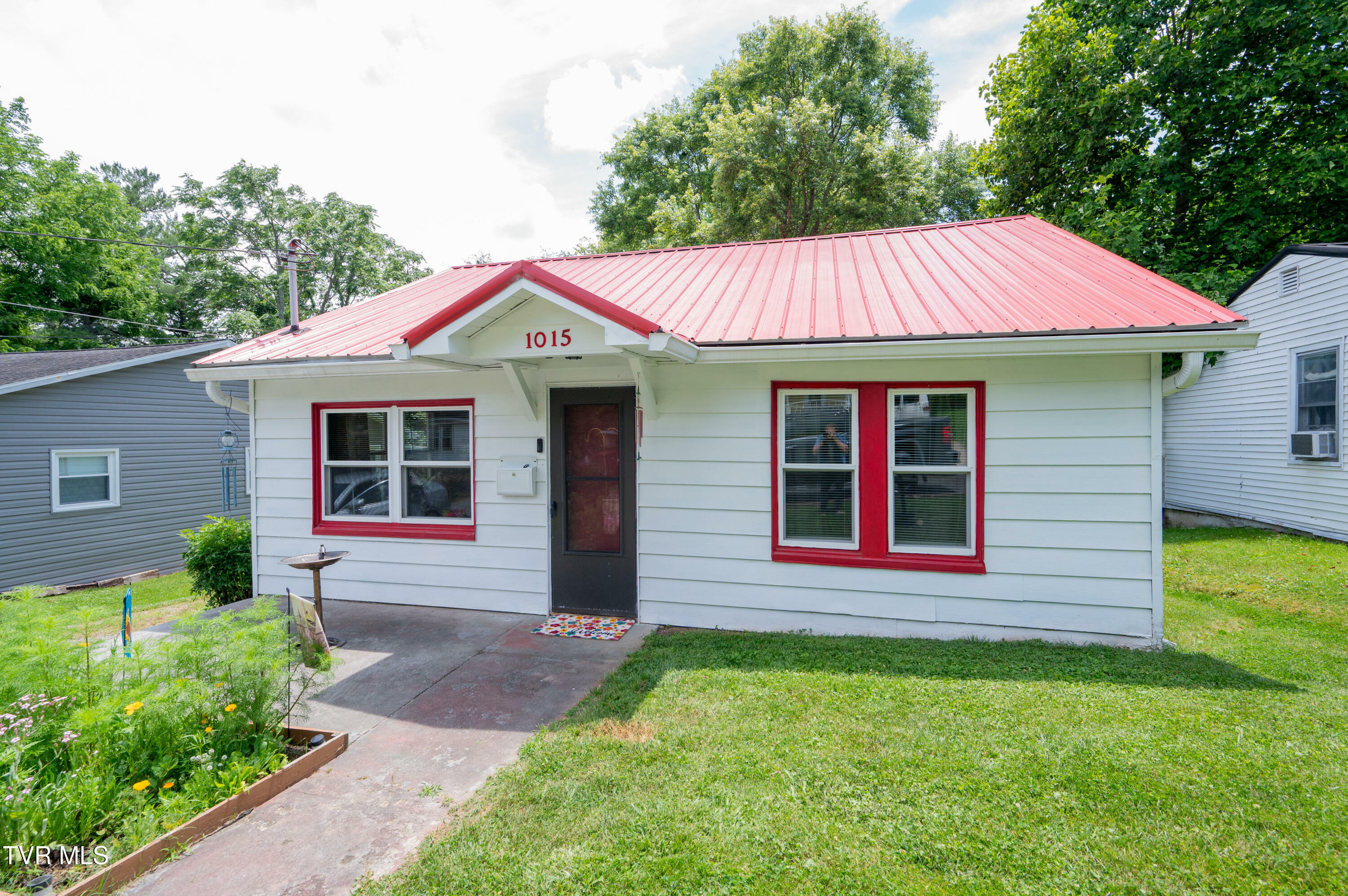 Property Photo: 1015 Montgomery Street TN 37604