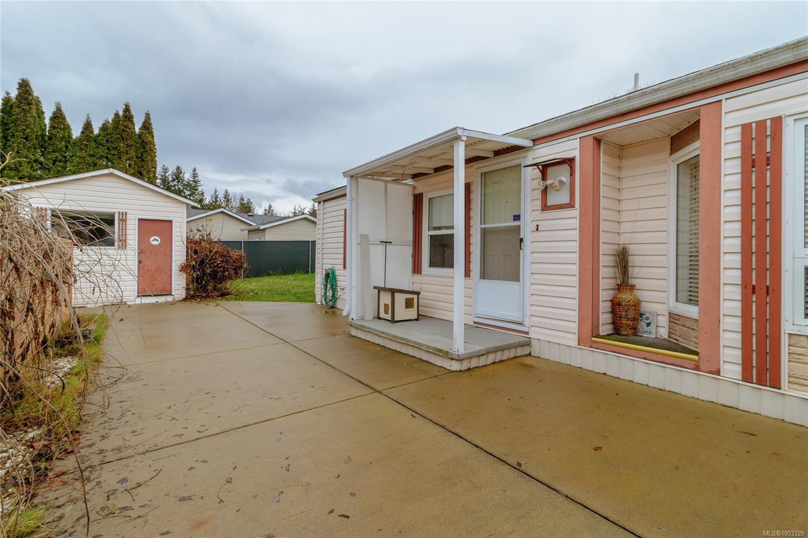 Property Photo: 658 Alderwood Dr 5 BC V9G 1R6