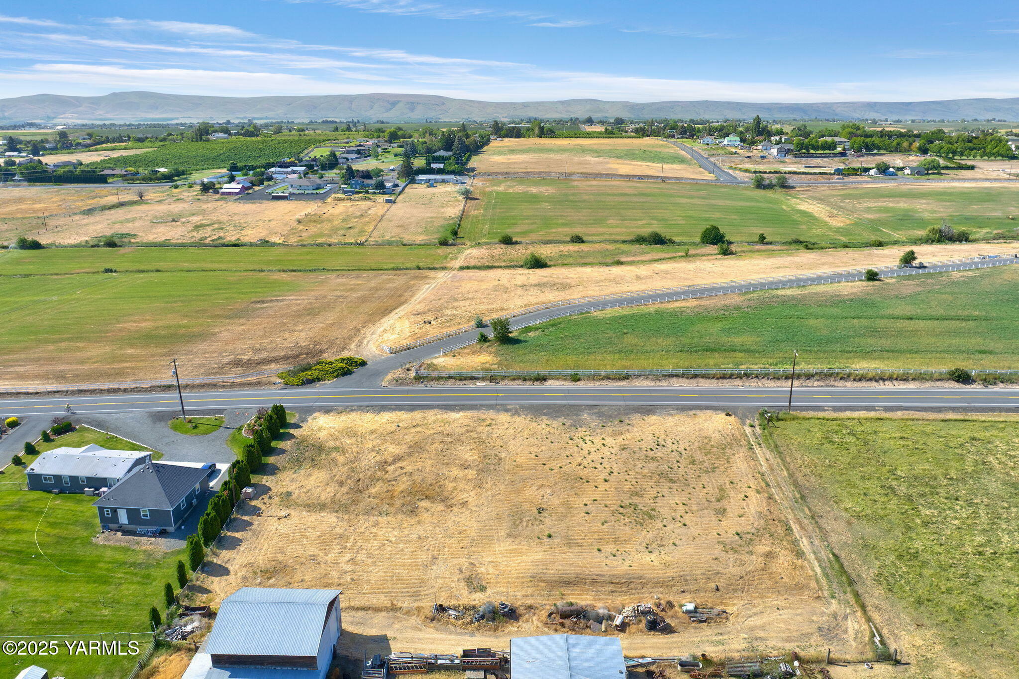 Property Photo: 11001 Orchard Ave WA 98908