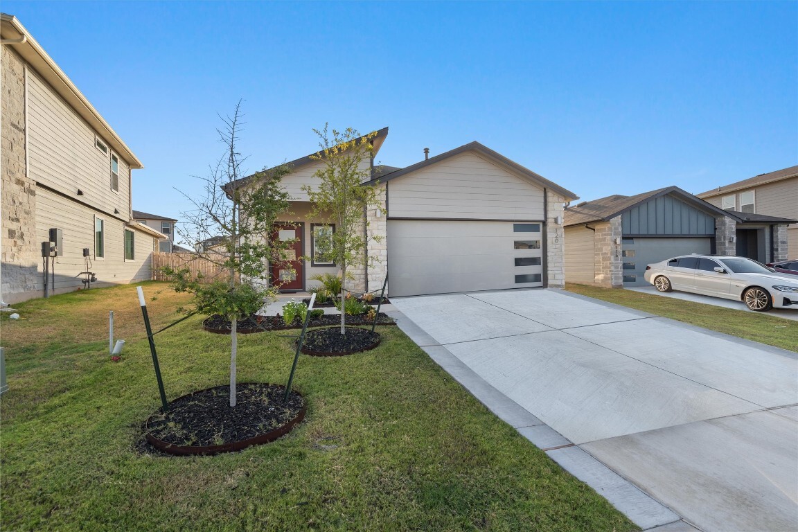 Property Photo: 120 Scarborough Way TX 78666