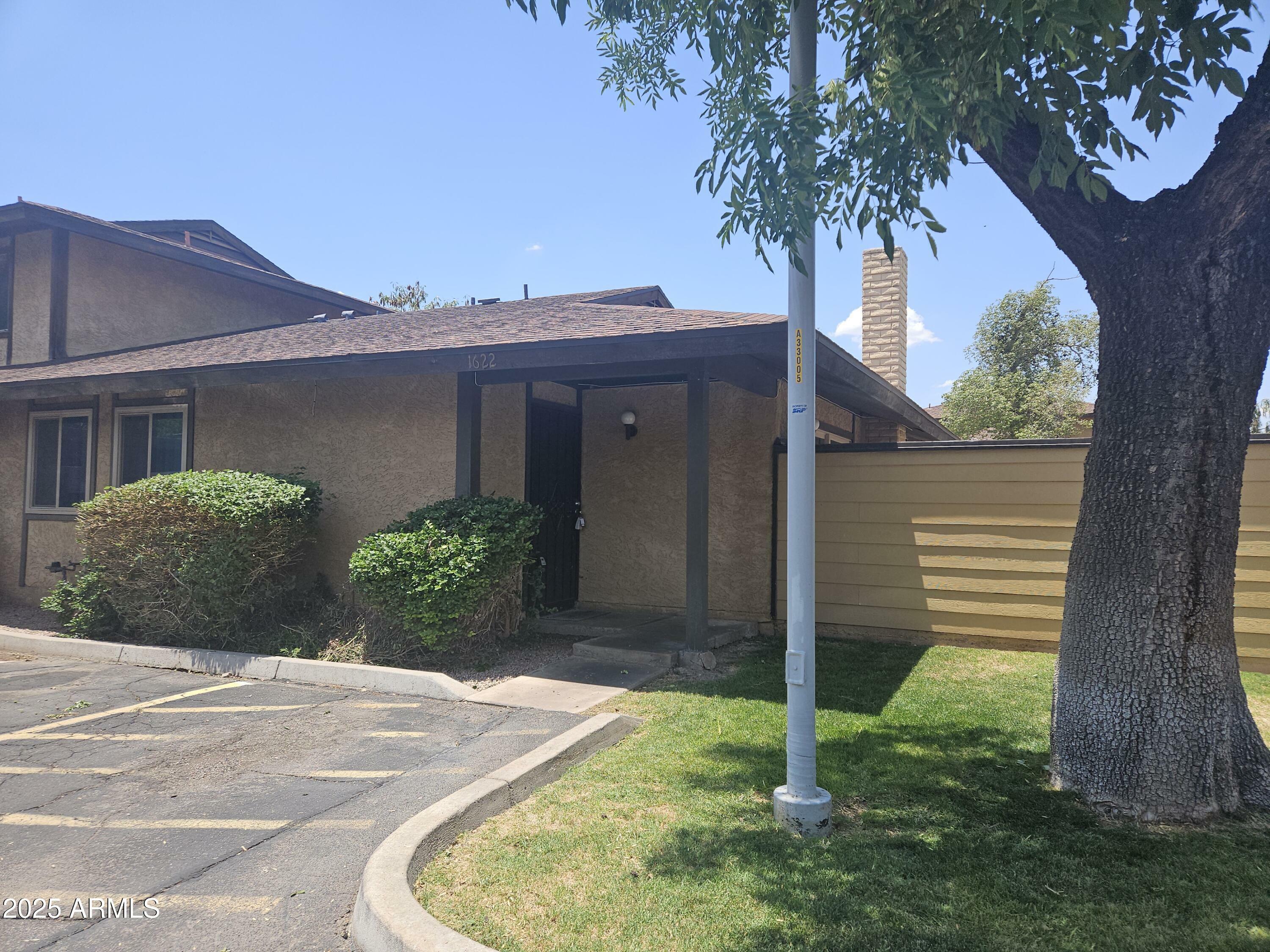 Property Photo: 1622 W Village Way Way AZ 85282