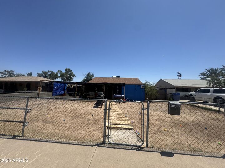 Property Photo: 3421 W Willetta Street AZ 85009