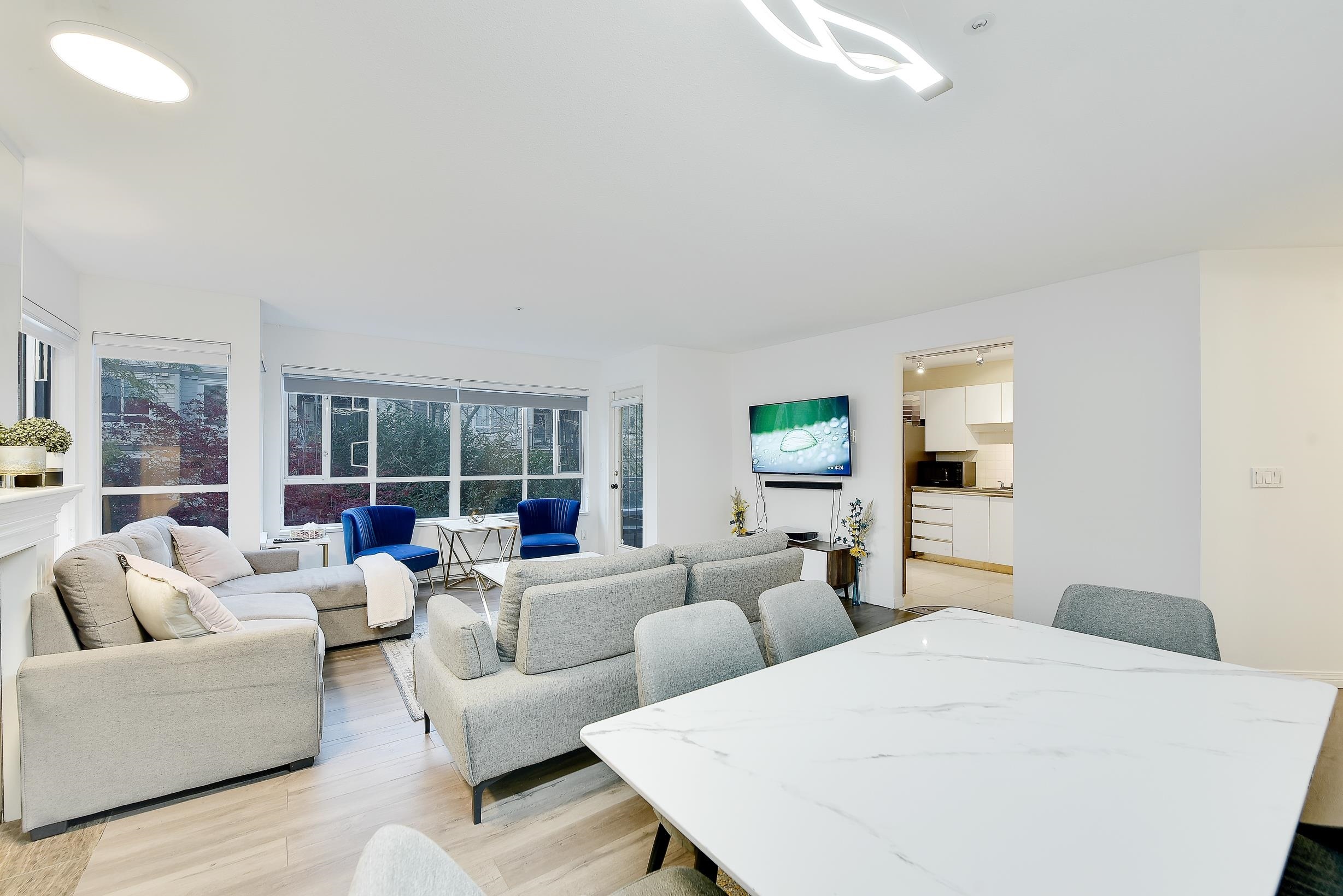 Property Photo: 15375 17 Avenue 205 BC V4A 1T8
