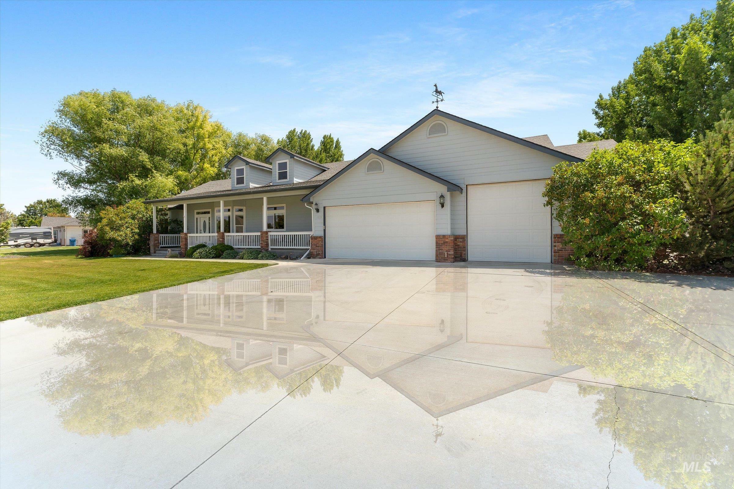 Property Photo: 4019 E Man O War Dr ID 83686