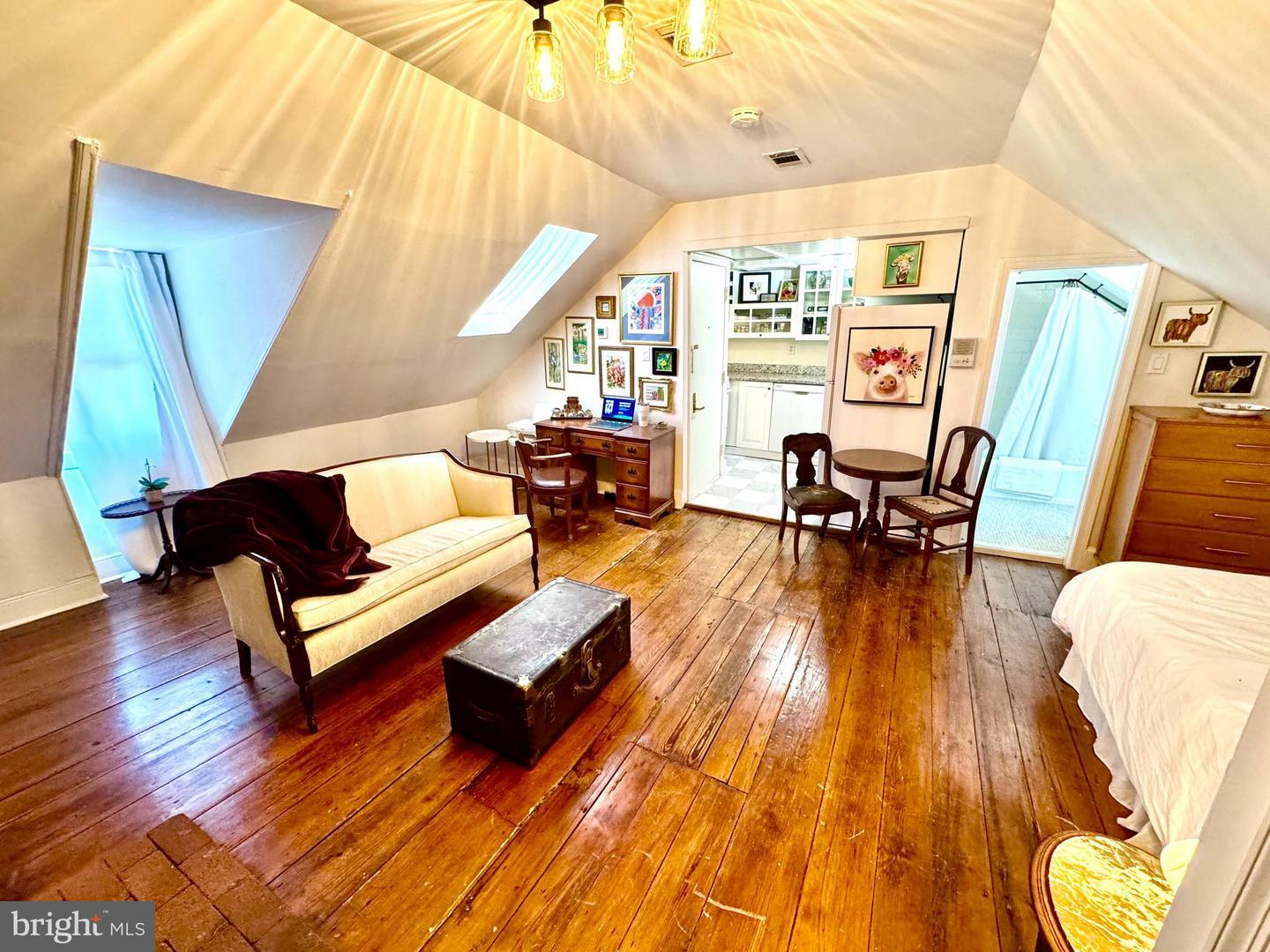 Property Photo: 1016 Prince Street 5 VA 22314