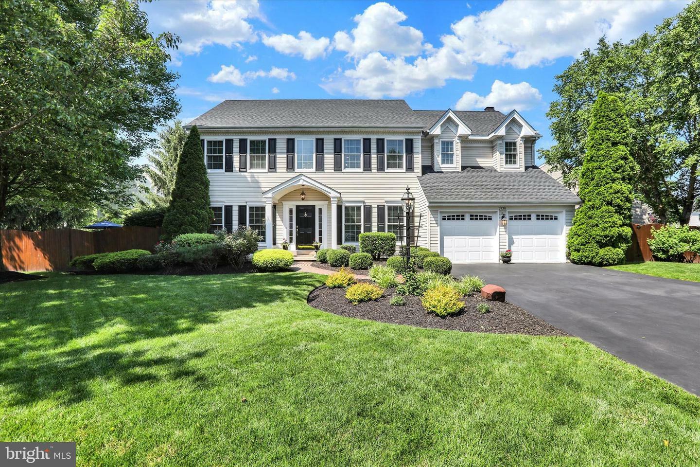 Property Photo: 3930 Liz Circle PA 18902