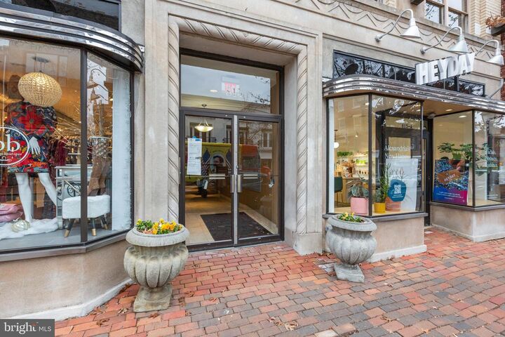 Property Photo: 815 King Street 4C VA 22314