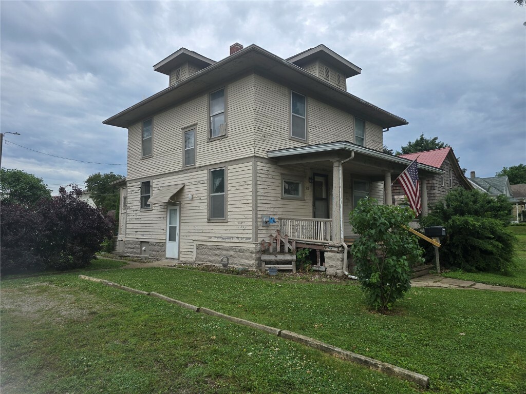 Property Photo: 708 E 4th Street IA 52349