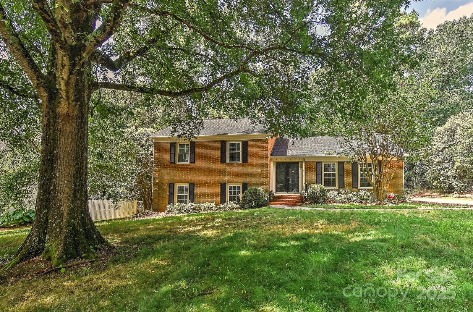 Property Photo:  6117 Yellowood Road  NC 28210 