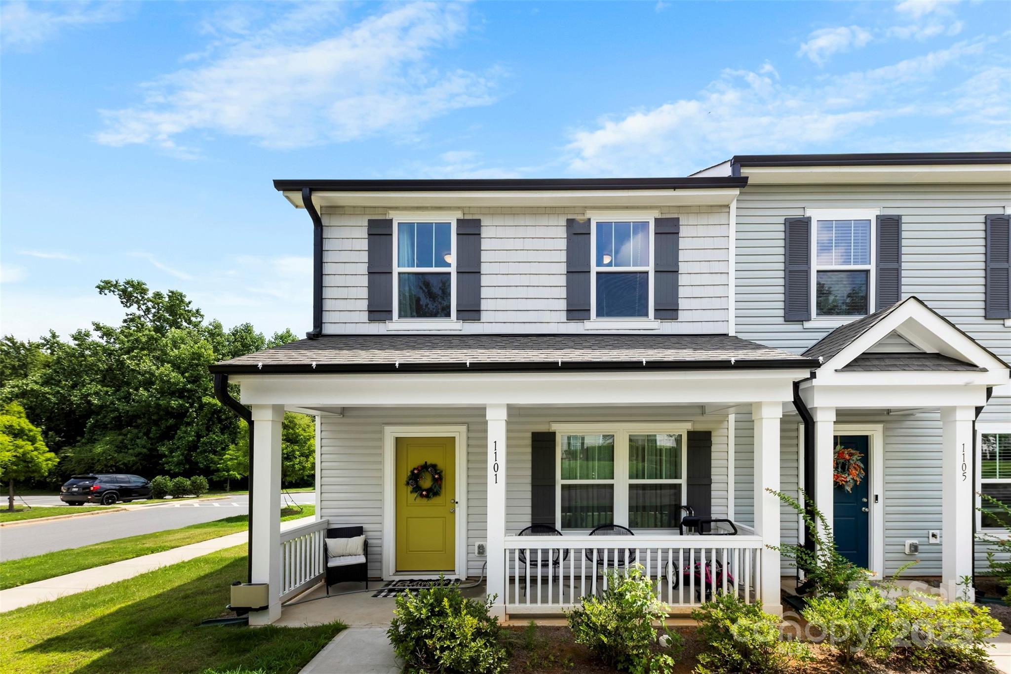 Property Photo: 1101 Plaza Walk Drive NC 28215