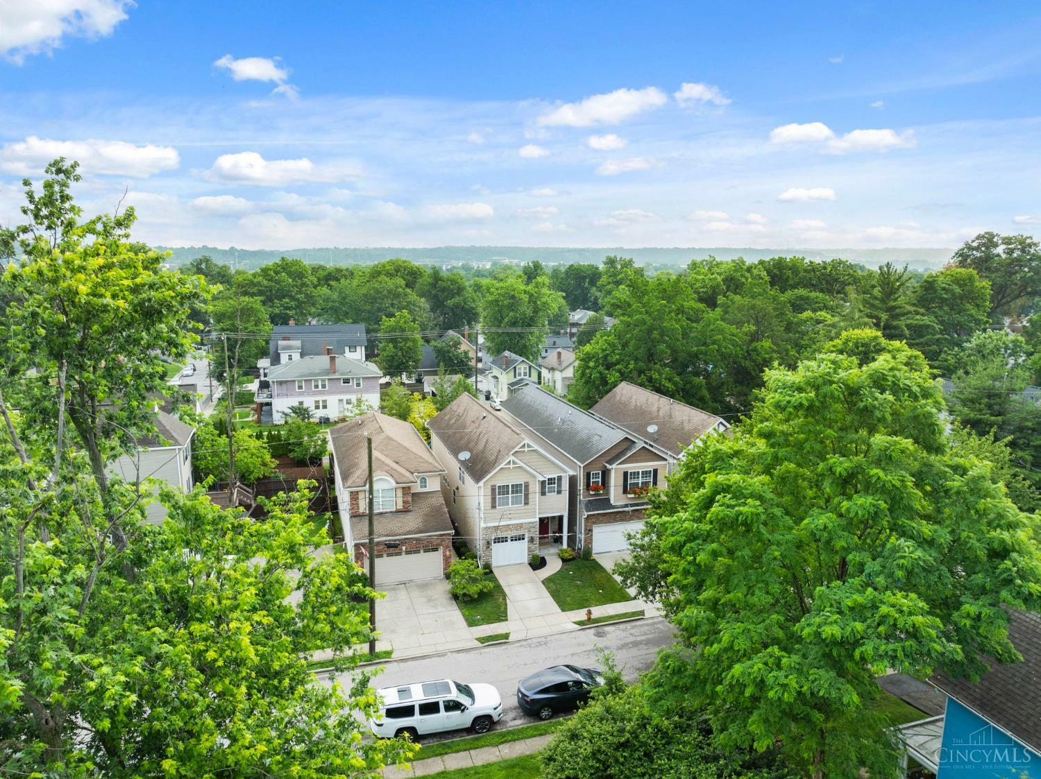 Property Photo: 2812 Rosella Avenue OH 45208
