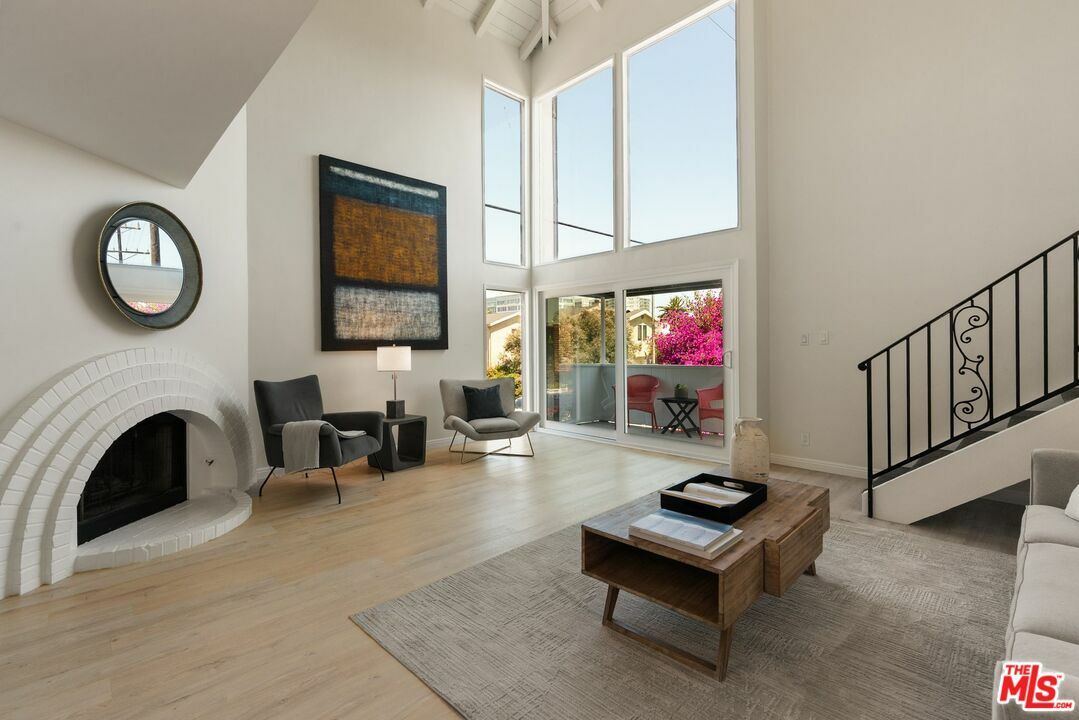 Property Photo: 41 29th Ave CA 90291