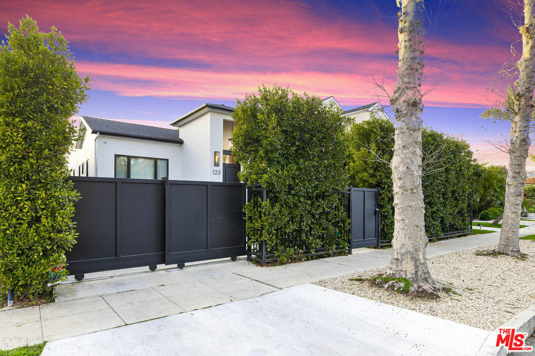 123 S Kilkea Dr  Los Angeles CA 90048 photo