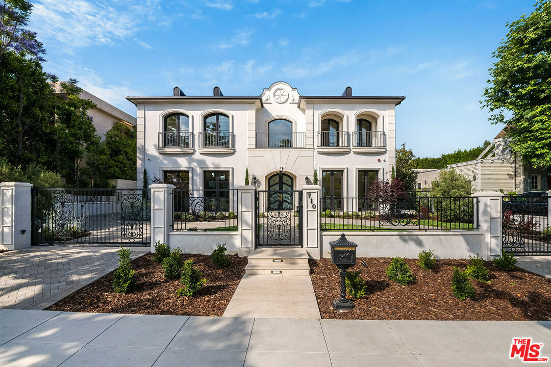 Property Photo: 710 N Camden Dr CA 90210