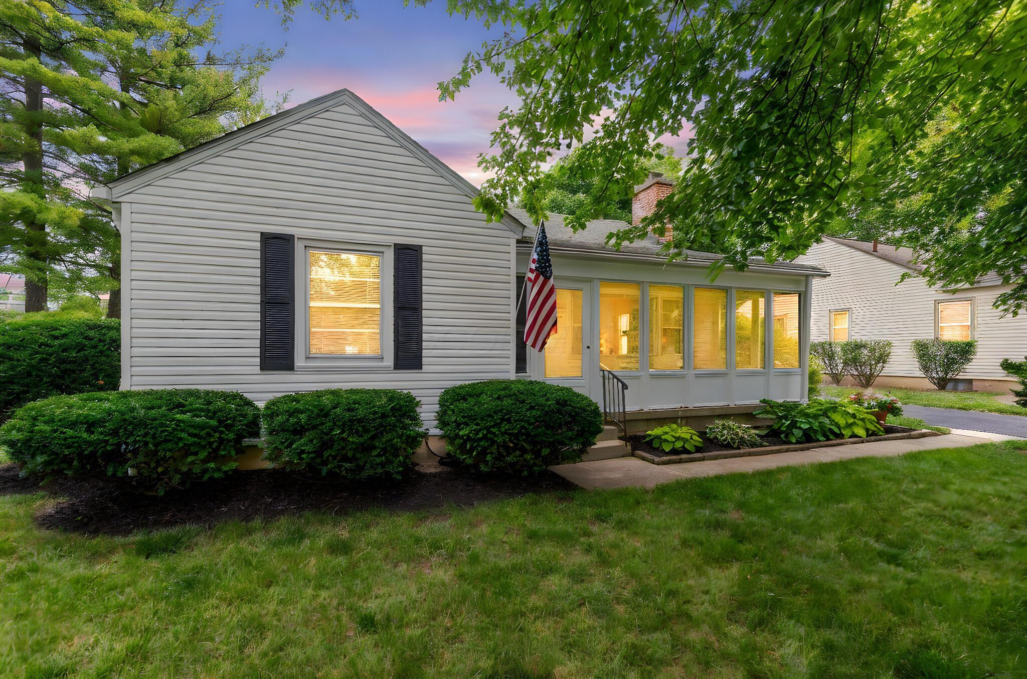 Property Photo: 2222 Harwitch Road OH 43221