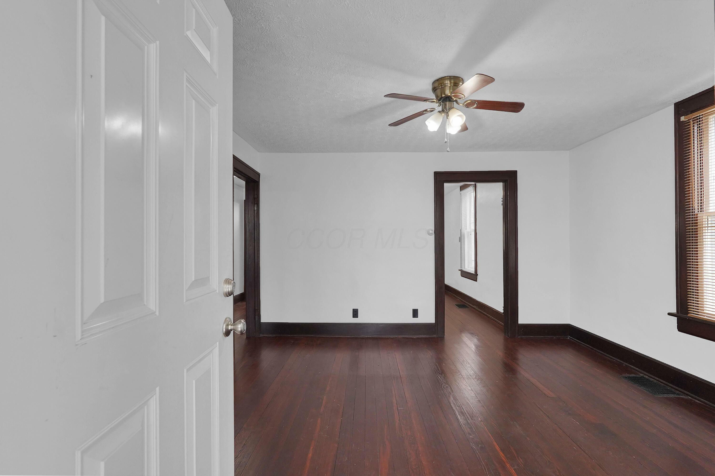 Property Photo:  629 E Chestnut Street  OH 43130 