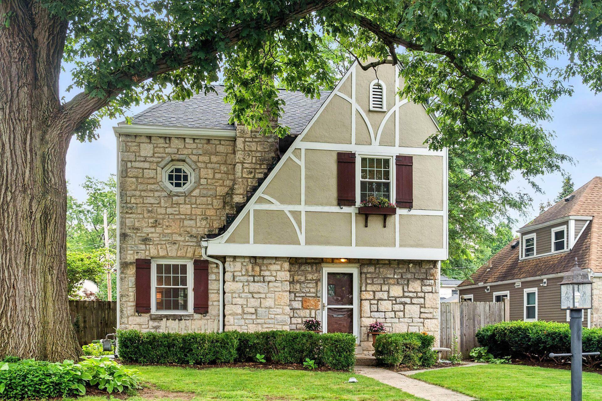 Property Photo: 208 S Stanwood Road OH 43209