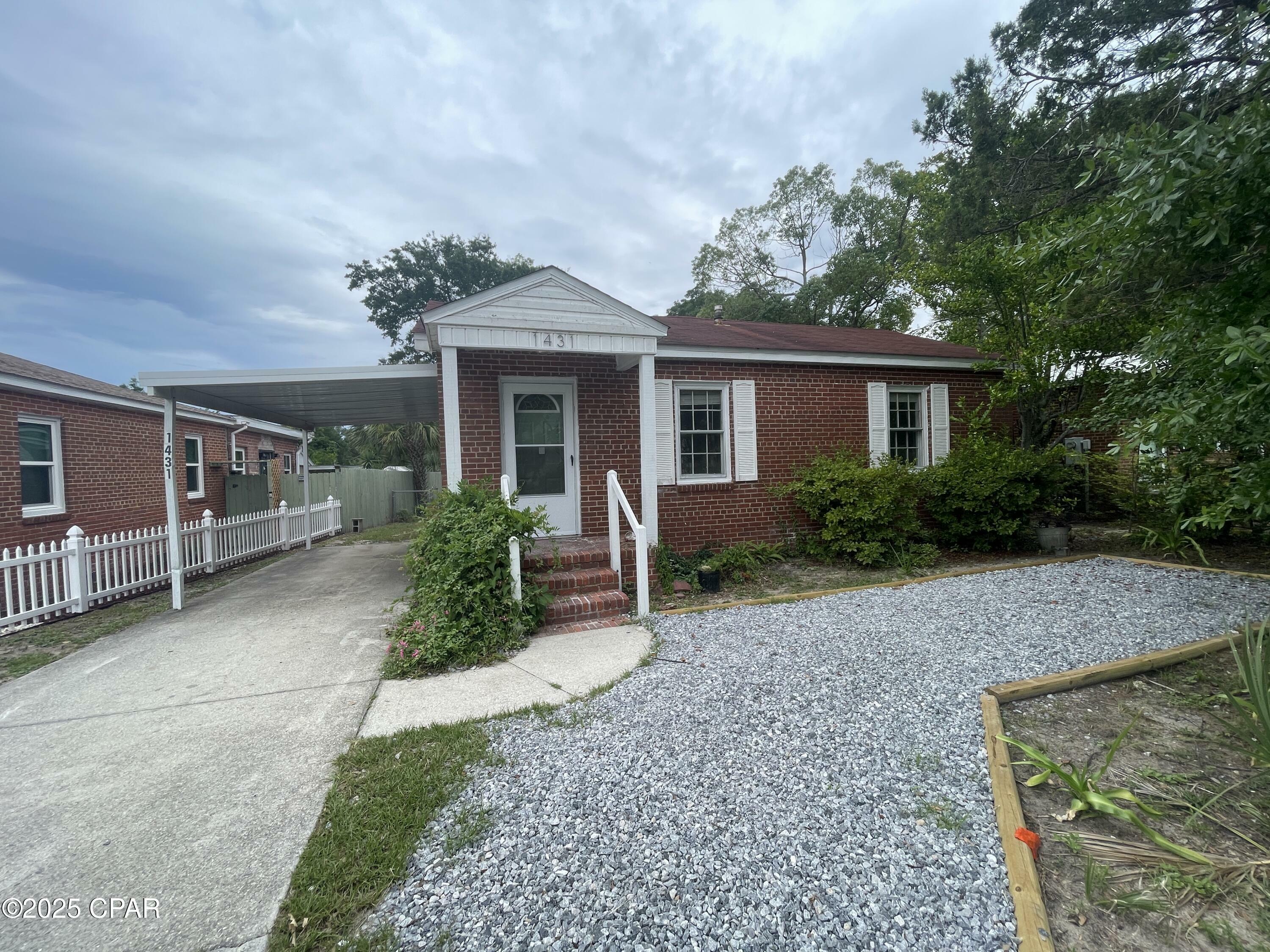 Property Photo: 1431 W 11th Street FL 32401