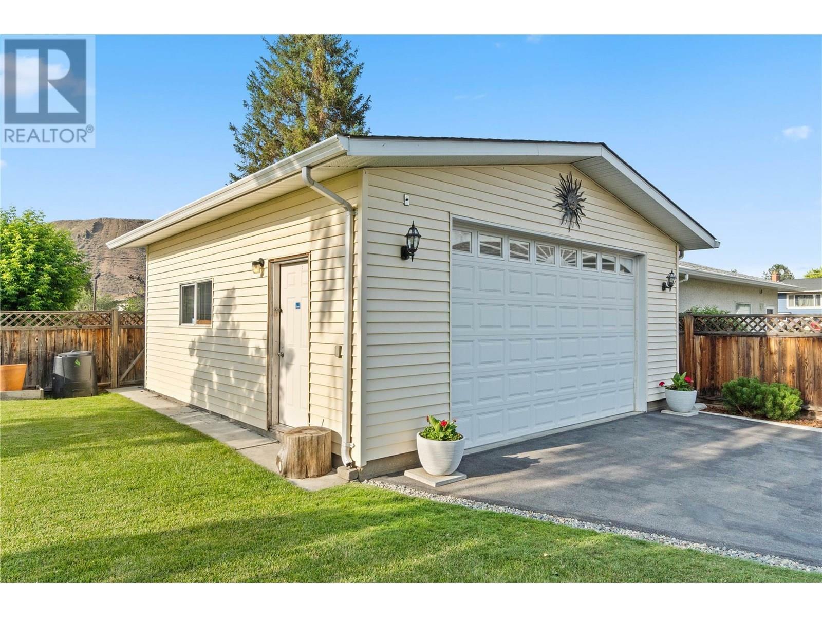 Photo de la propriété: 1720 Fleetwood Avenue BC V2B 4R3