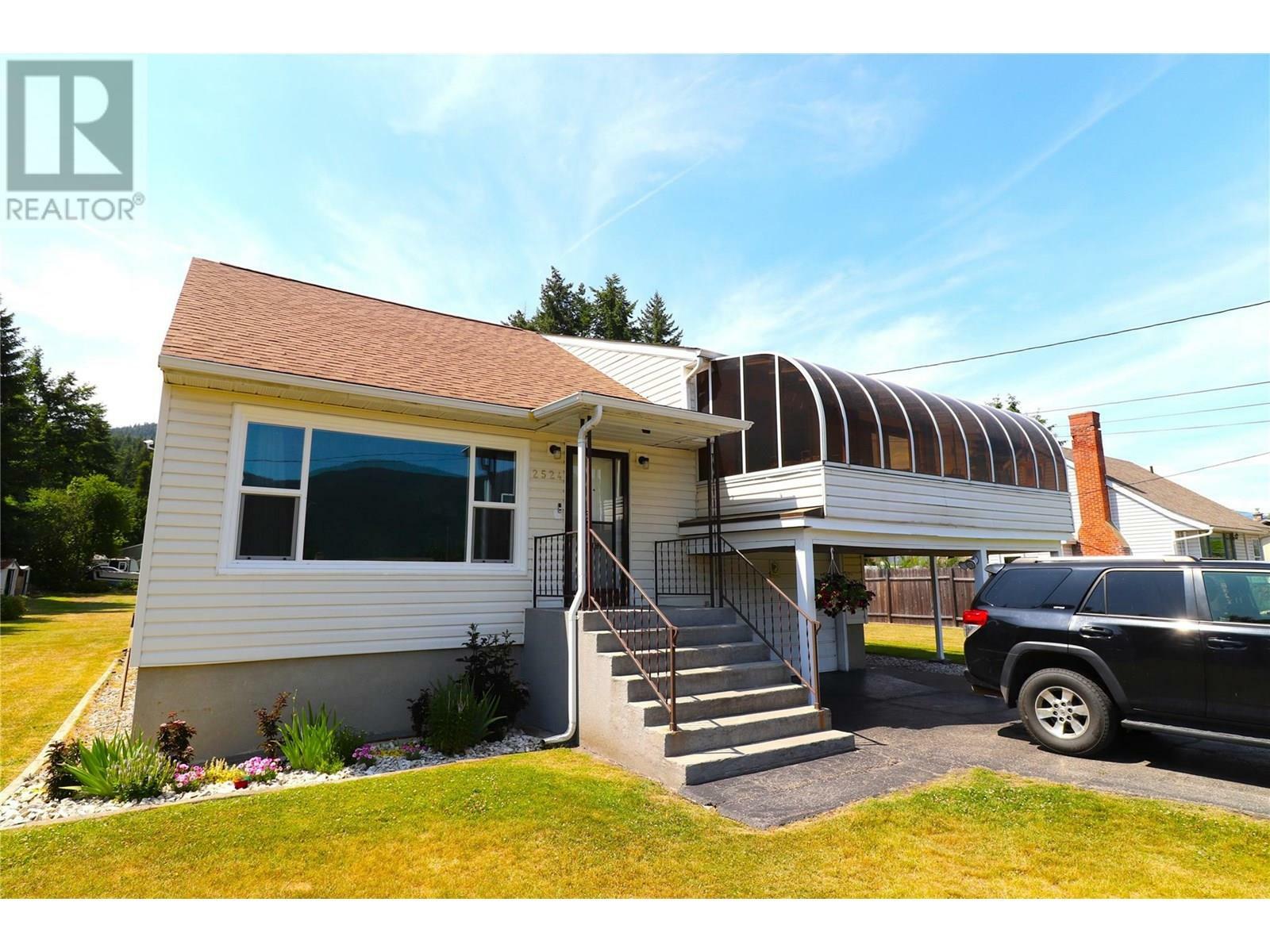 2524 6th Avenue  Castlegar BC V1N 2W2 photo
