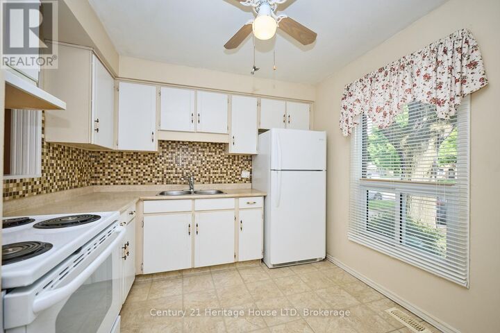 Property Photo:  75 Ventura Drive 51  ON L2R 7J7 