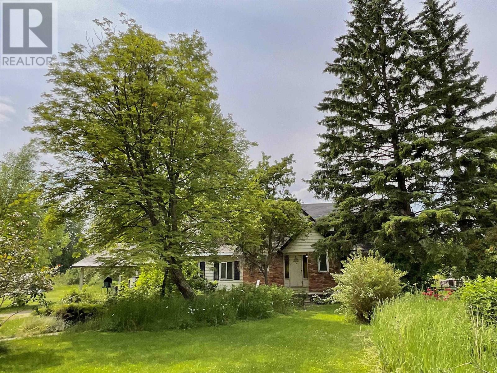 Property Photo: 537 Willow Street BC V2J 3S9