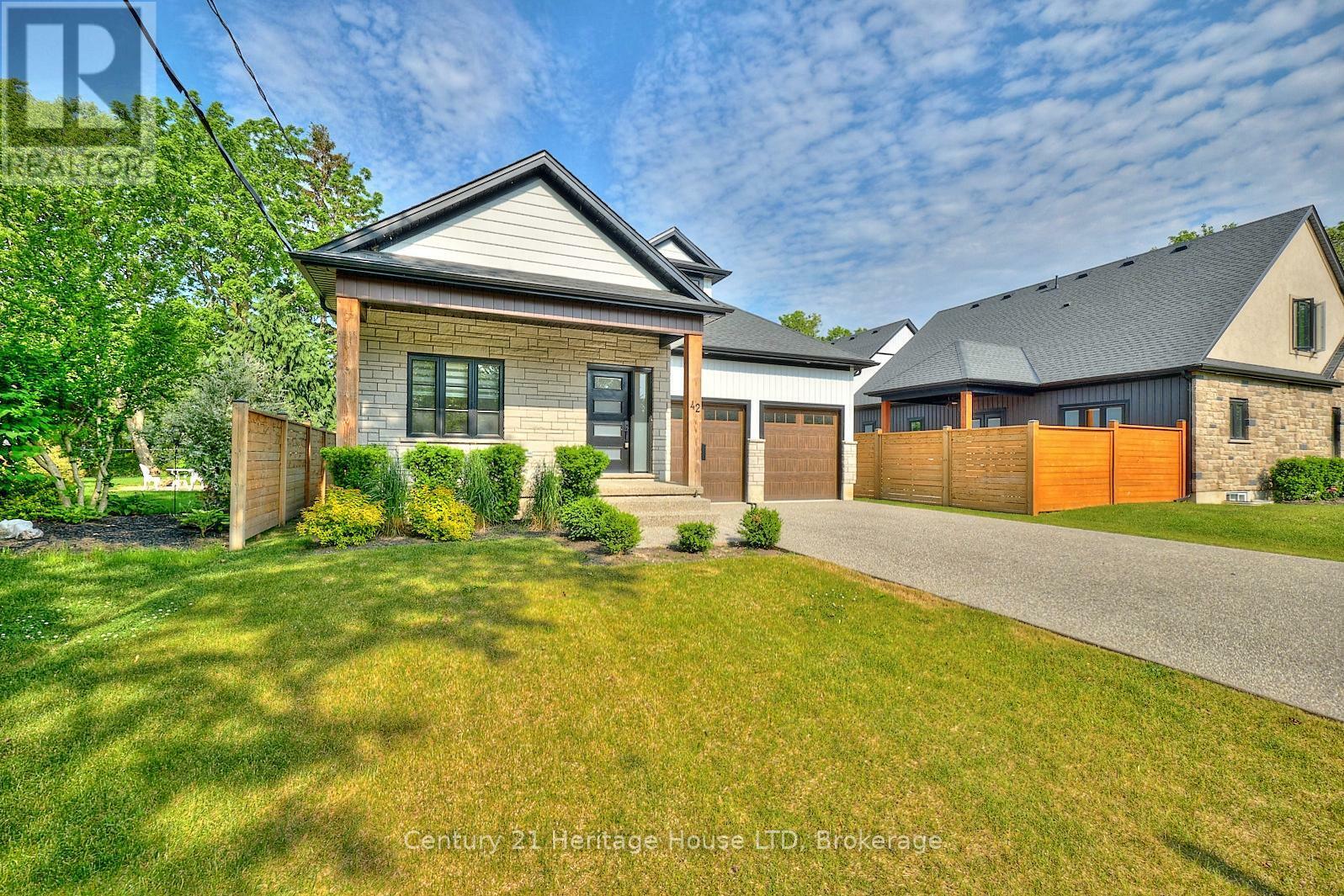 Property Photo: 42 Aquadale Drive ON L2N 2P8